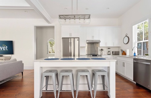 Westside House | Oikos - 19 Bedrooms in Downtown Charleston