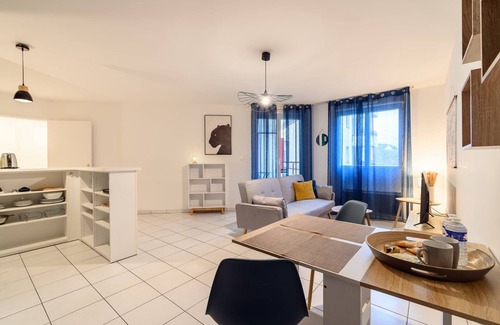 Quint-Fonsegrives Apartment | OIQIA Van Gogh