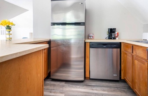 Lincoln Terrace Apartment | OKC 9 · Charming Carriage Cottage from 1920's!