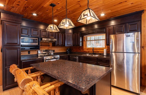 Cavendish Cabin | Okemo Oasis - Cabin: Hot Tub, Fire Pit, Pool Table, Shuffleboard Table, Sledding