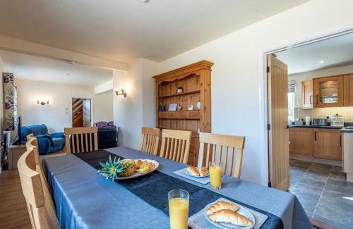 Holbrook House | Old Alton Hall Farmhouse