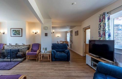 Holbrook House | Old Alton Hall Farmhouse