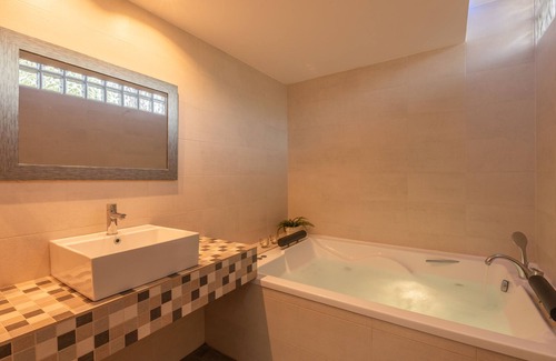 Sant Esteve de Guialbes House | Old barn restored between Girona and Figueres, just 20 minutes from the sea