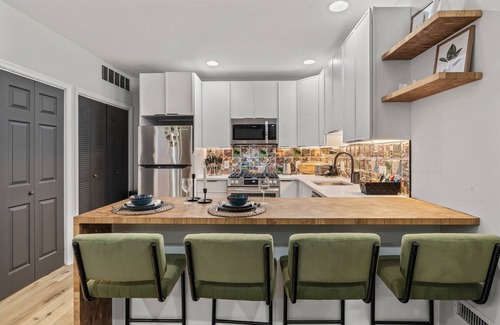 Old City Apartment | Old City 2 BR Near Historic Sites