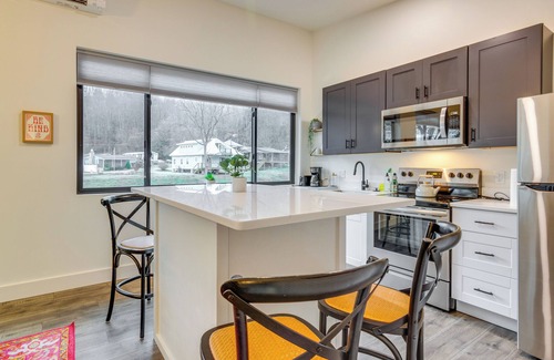 Old Fort House | Old Fort Retreat, Direct Access to Mill Creek
