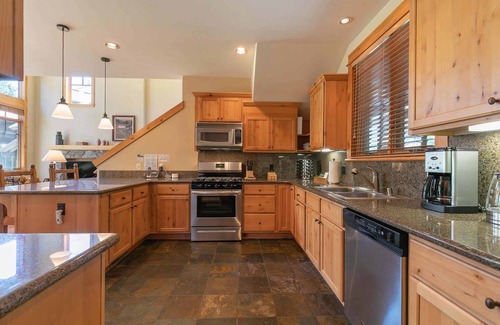 Truckee House | Old Greenwood Townhome 6B - Free ski shuttle