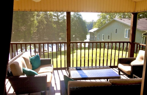 Gallatin House | *Old Hickory Lake* Nashville* Cabin for Two*