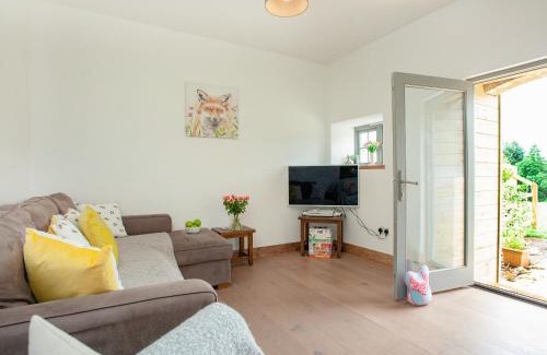 Honiton House | Old Highwood - Hog End