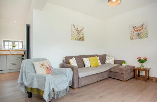 Honiton House | Old Highwood - Hog End