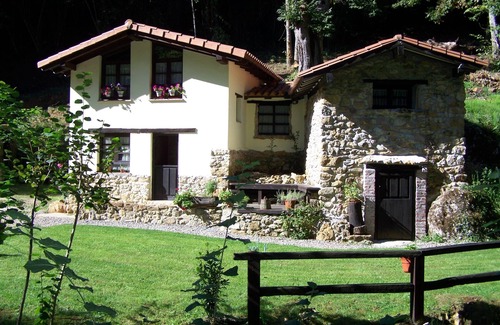 San Juan de Parres Cabin | Old mill turned into a charming cabin.