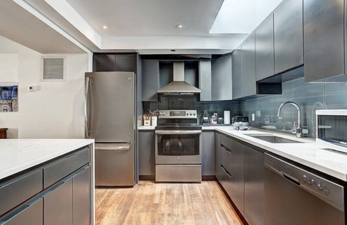 Old Montreal Apartment | Old Montreal 2BD- 2BA|Free Parking