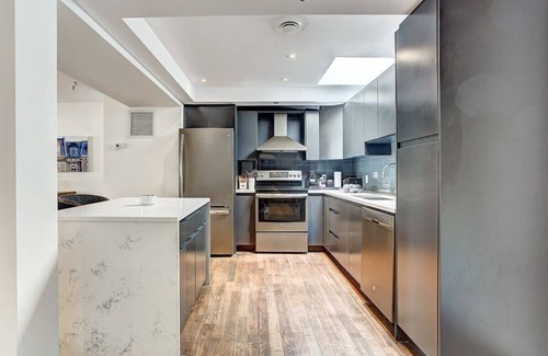 Old Montreal Apartment | Old Montreal 2BD- 2BA|Free Parking