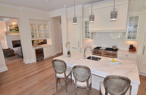 Old Naples House | Old Naples Lakefront Home - Easy walk to beach, 5th Ave/3rd St shopping & dining