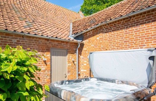 Foxley House | Old Oaks Barn - Three Bedroom House, Sleeps 6