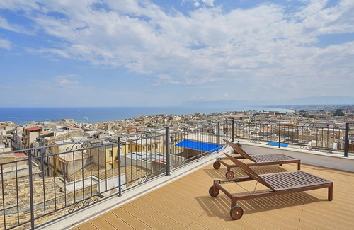 Castellammare del Golfo Apartment | Old penthouse with beautiful sea view terraces
