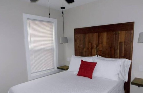 Nacogdoches Cabin | Old Place Cabins- The Cottage Kayak Relax Fish on Lake Naconiche