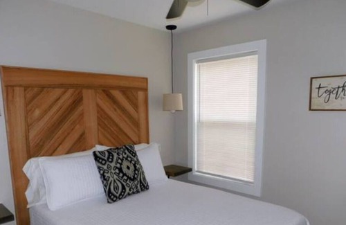 Nacogdoches Cabin | Old Place Cabins- The Cottage Kayak Relax Fish on Lake Naconiche