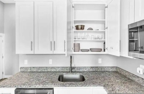 Old Port Apartment | Old Port Studio prime location