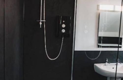 Idmiston Hotel | Old Railway Hotel porton