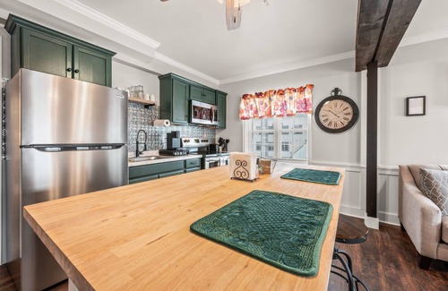 Wallingford Center Apartment | Old Silver factory converted to a new 1Br with all the charm