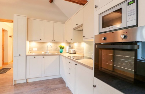 Winchcombe Cottage | OLD SORTING OFFICE, pet friendly, with a garden in Winchcombe