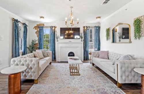 Biloxi House | Old Spanish House Suite C Sophisticated Retreat