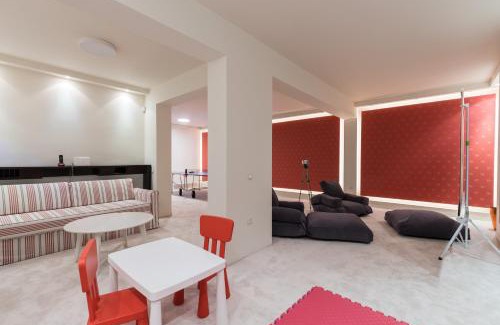 Mikri Mantineia Villa | Old Sport Mansion