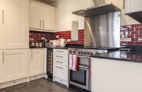 Trefasser Cottage | OLD SPOT COTTAGE, family friendly, with open fire in Goodwick