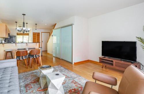Old Town Chinatown Apartment | Old Town 1br near dining bars tech hubs PDX-15