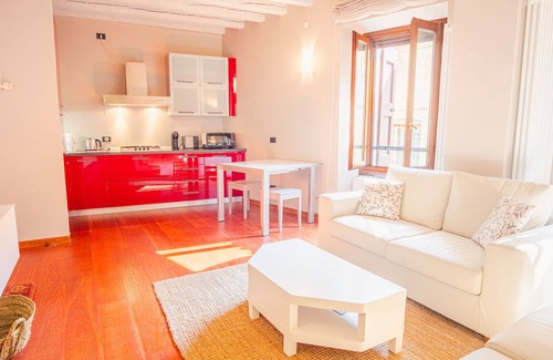 Desenzano del Garda City Centre Apartment | Old Town Alley - Two Bedroom Apartment, Sleeps 4