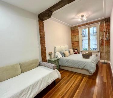 Bilbao Old Town Apartment | Old town city center 110m By Sleep in Bilbao