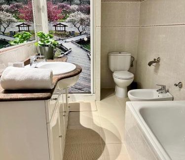 Bilbao Old Town Apartment | Old town city center 110m By Sleep in Bilbao