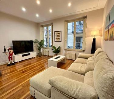 Bilbao Old Town Apartment | Old town city center 110m By Sleep in Bilbao