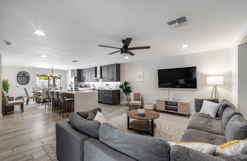 South Scottsdale Villa | Old Town Pool Retreat Heated Pool Cabana Games