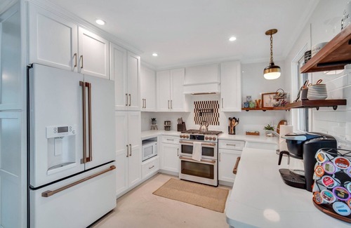 Olde Town House | Old Town + Walkable + Home & Carriage House + Firepit