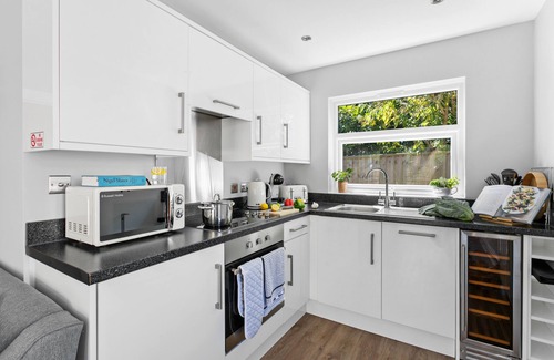 Teignmouth Cottage | Old Walls Vineyard - Classic Lodge no pets