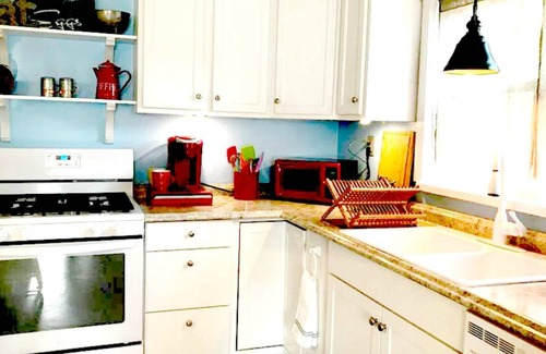 Cross Lanes Cottage | Old Woodland Acres' Country-Chic Cottage