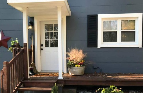 Cross Lanes Cottage | Old Woodland Acres' Country-Chic Cottage