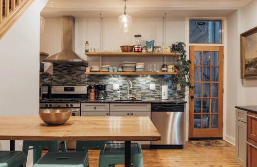 Washington Square West House | Old-World Charm House with Roof Deck in Ave of the Arts, Philadelphia