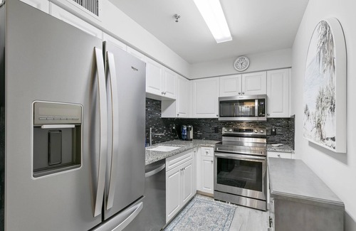 Coquina Sands Condo | Olde Naples Luxe New Reno. Walk to the beach and 12 blocks to 5th Ave