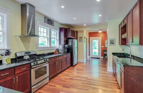 Eastwood House | OLE COTTAGE CORE - PRIVATE YARD - EAST NASHVILLE