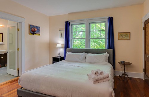 Eastwood House | OLE COTTAGE CORE - PRIVATE YARD - EAST NASHVILLE