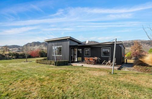 Mount Pisa House | Olive Cottage - Cromwell Holiday Home