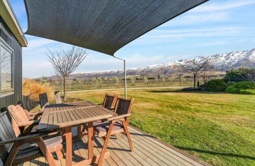 Mount Pisa House | Olive Cottage - Cromwell Holiday Home