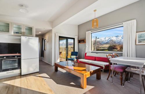 Mount Pisa House | Olive Cottage - Cromwell Holiday Home