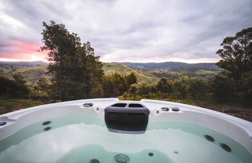 Kanimbla House | Olive Hill Spa, Views & Home Cinema