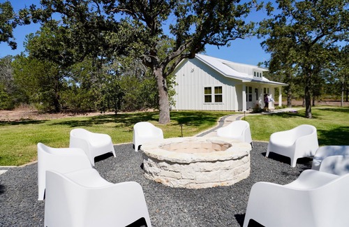 Round Top House | Olive House | Countryside Vibes Close to Town