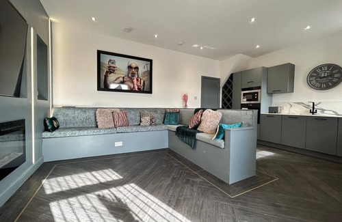 South Shore Apartment | Olivia Rose Suite by Sasco