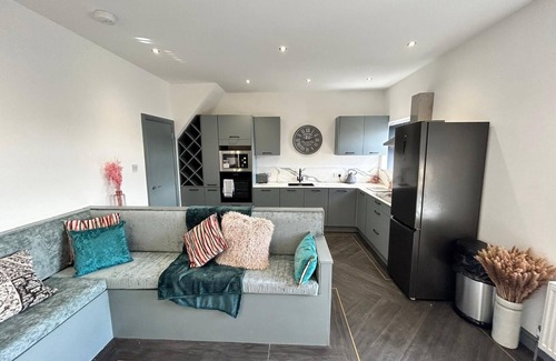 South Shore Apartment | Olivia Rose Suite by Sasco