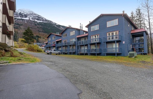 Alyeska Apartment | Olympic Loop 405S